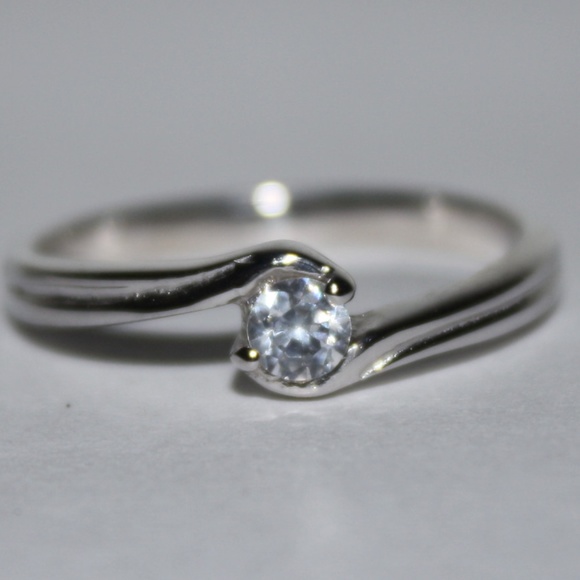 Vintagejelyfish Jewelry - NWT Sterling silver promise ring CZ